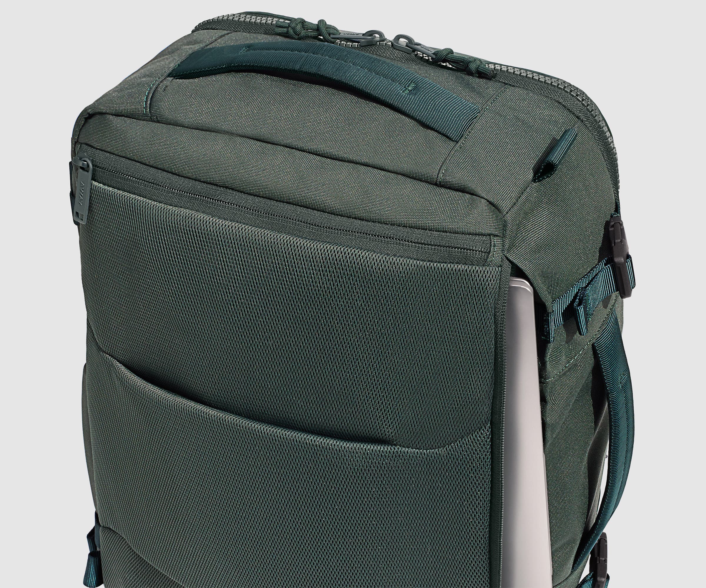 Active Convertible Backpack 25L in Forest Green