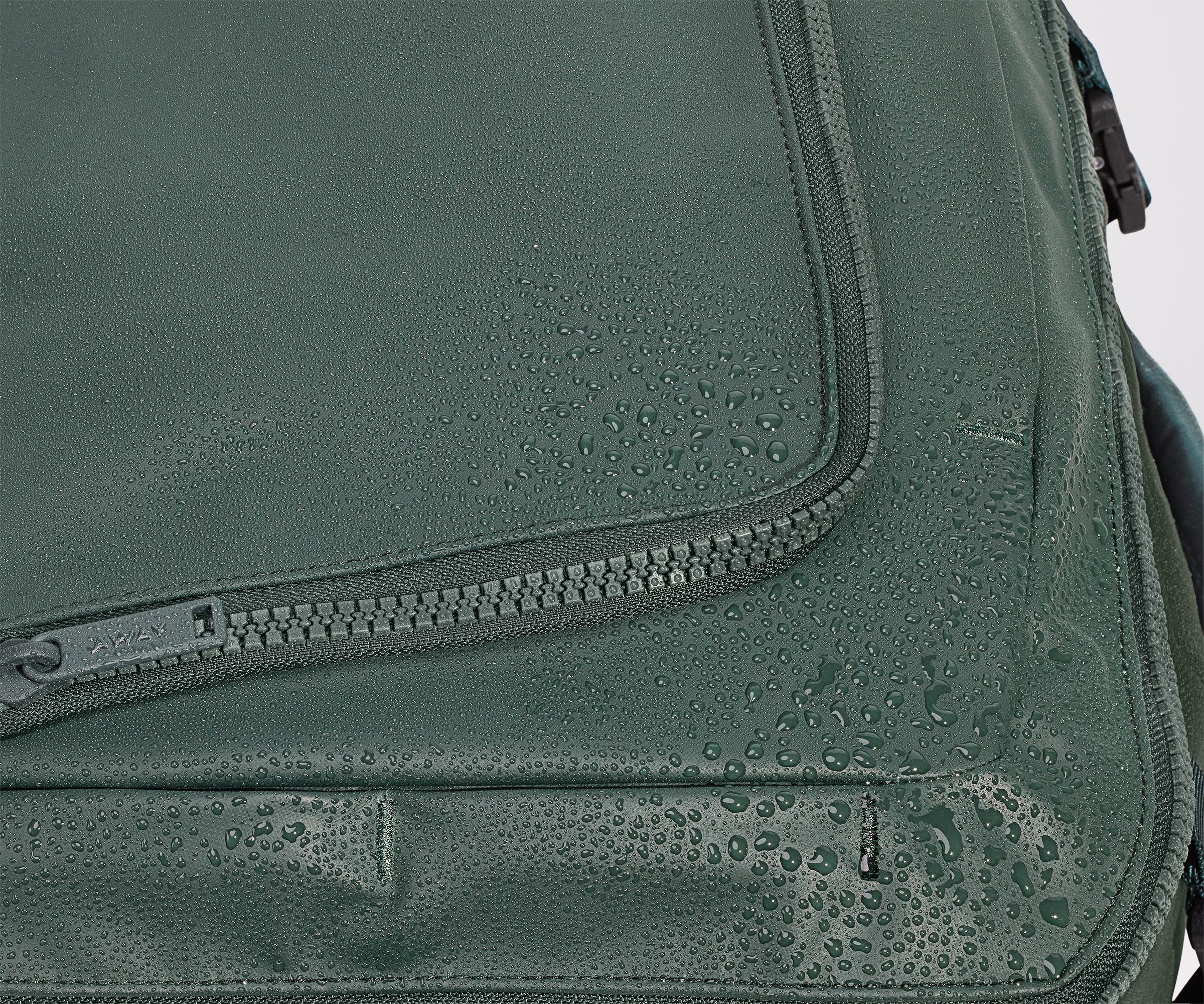 Active Convertible Backpack 25L in Forest Green